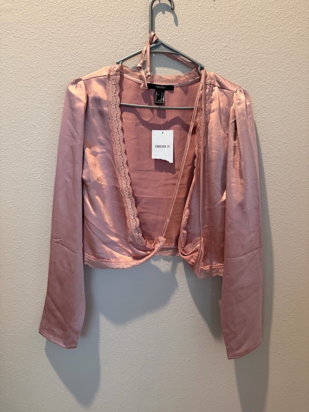 🎉🎉 2/$25 SALE!Forever 21 Blush Pink Satin Lace-Trim Cropped Wrap